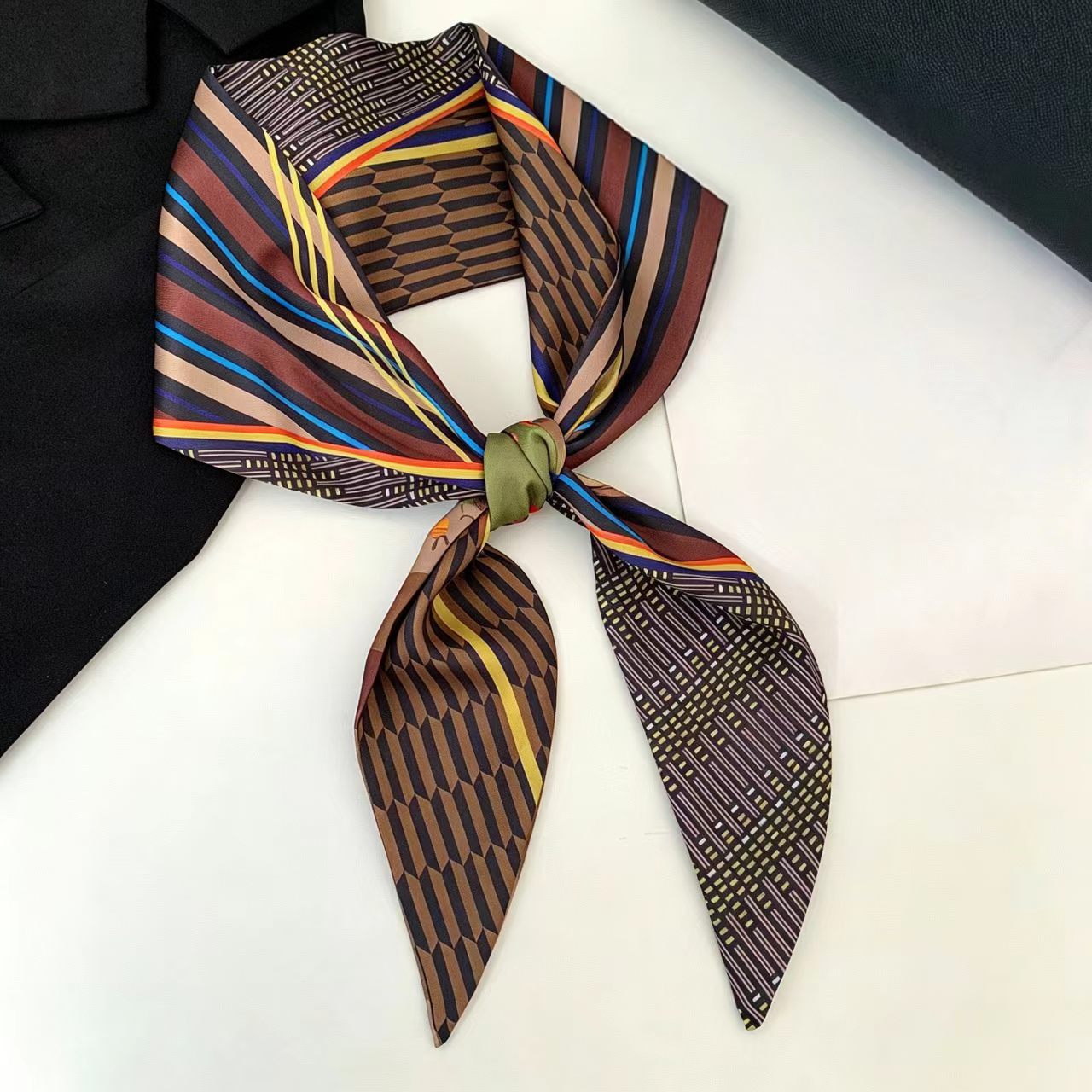 Silk Neck Scarf - وشاح حرير فاخر مطبوع طويل بشريط،