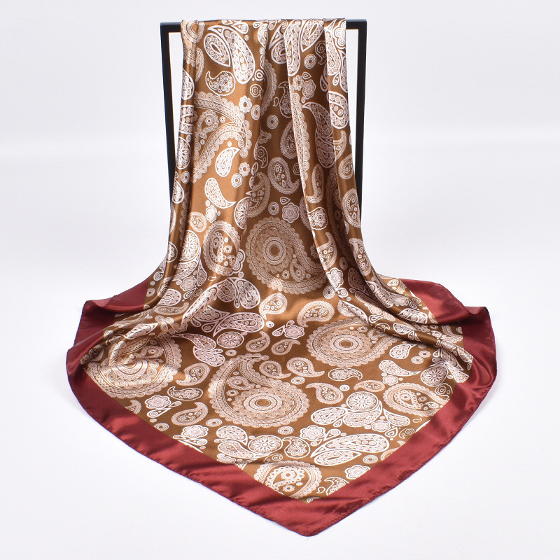 وشاح شعر حريري فاخر بتصميم بيز - مراجعة Scarf Silk Square وسعره