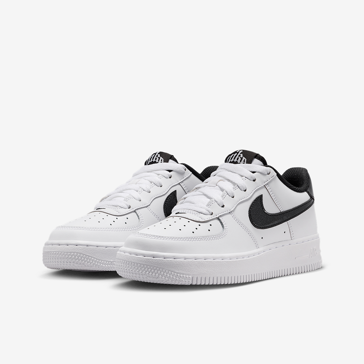 حذاء رياضي أصلي من نايكي، طراز - مراجعة Nike Shoes Air Force 1 وسعره