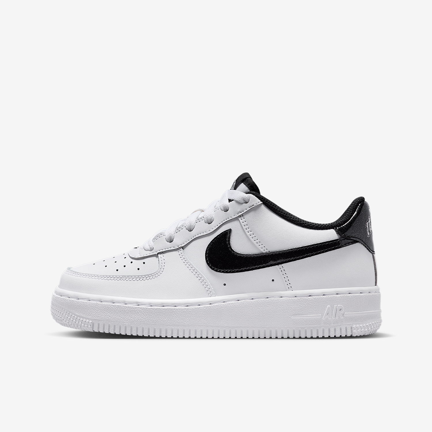 حذاء رياضي أصلي من نايكي، طراز - مراجعة Nike Shoes Air Force 1 وسعره
