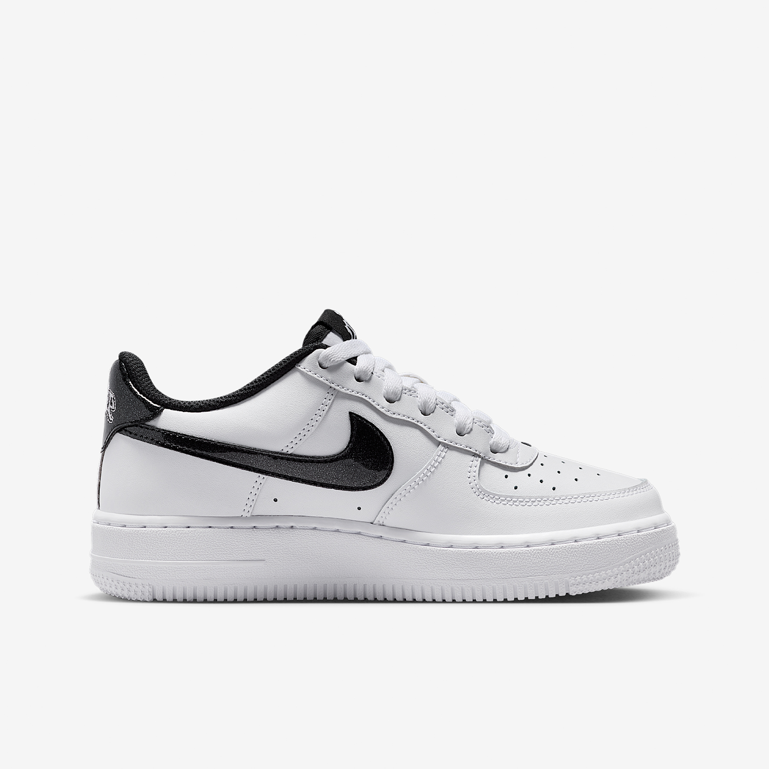 حذاء رياضي أصلي من نايكي، طراز - مراجعة Nike Shoes Air Force 1 وسعره