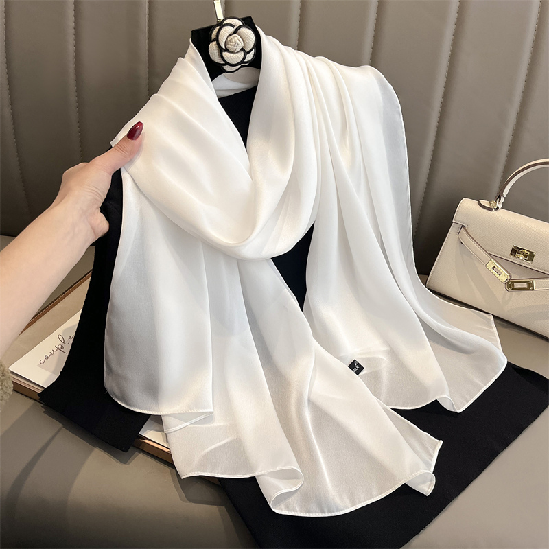 2024 العلامة التجارية الفاخرة  - مراجعة Silk Neck Scarf وسعره