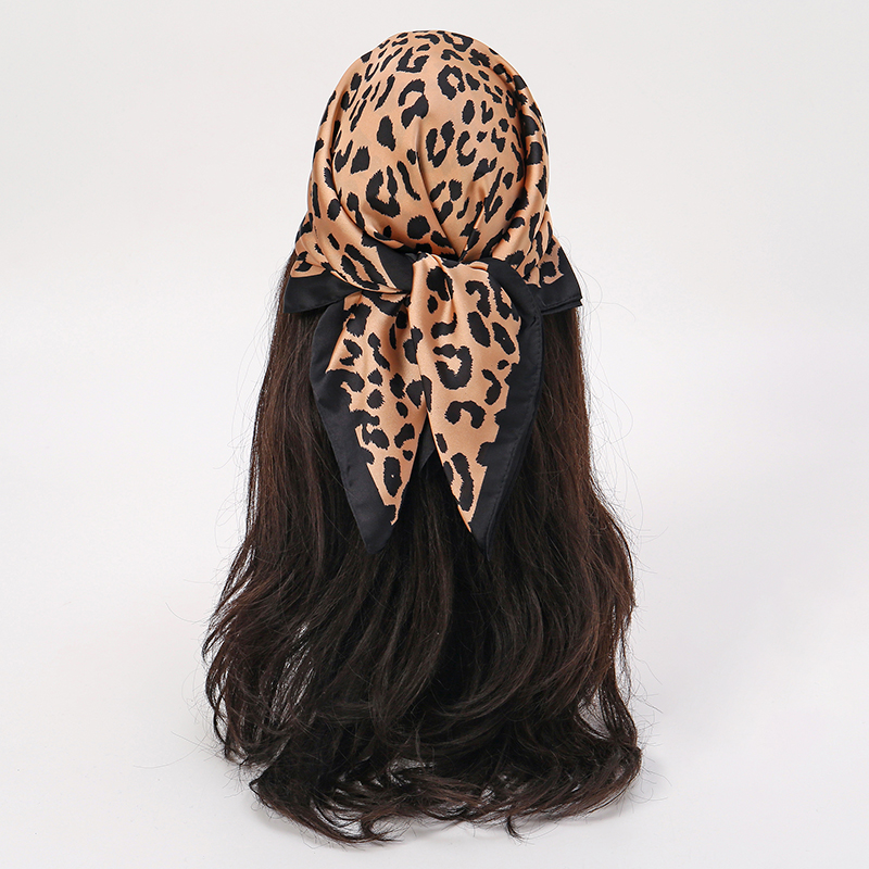 2025 موضة جديدة ليوبارد طباعة  - مراجعة Scarf Silk Square وسعره