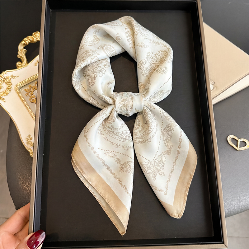 وشاح مربع من الساتان الحريري ب - مراجعة Scarf Silk Square وسعره